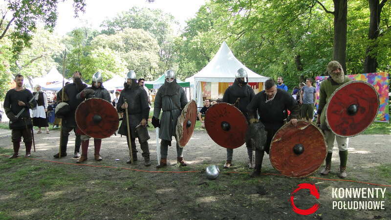 Grupa Berserków podczas pokazów walk wikingów na dniach fantastyki