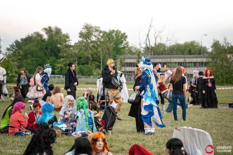 cosplayerzy integrują się na konwencie w Krakowie magnificon expo