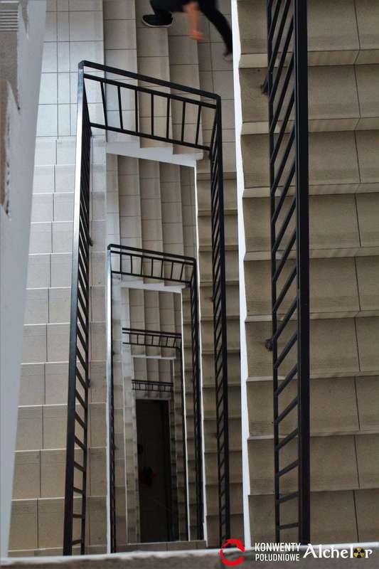 schody w budynku głównym n a Animatsuri 2021