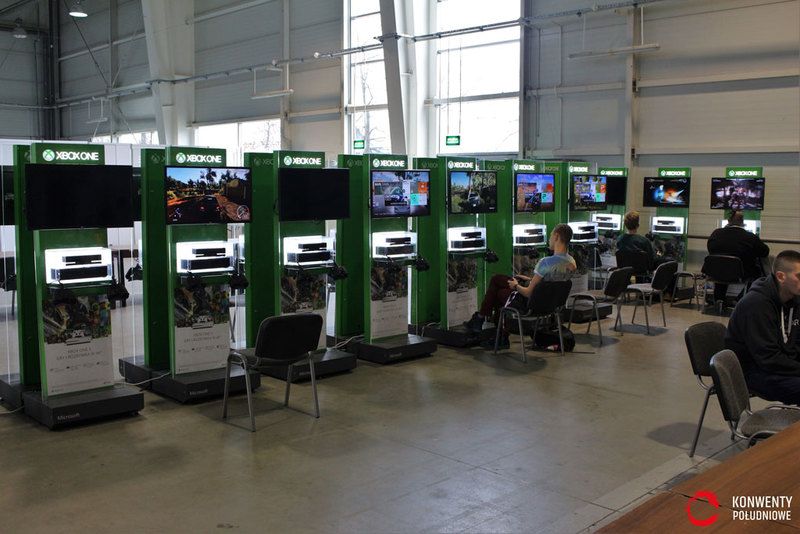 Stanowiska z Xbox One na Falkonie 2016