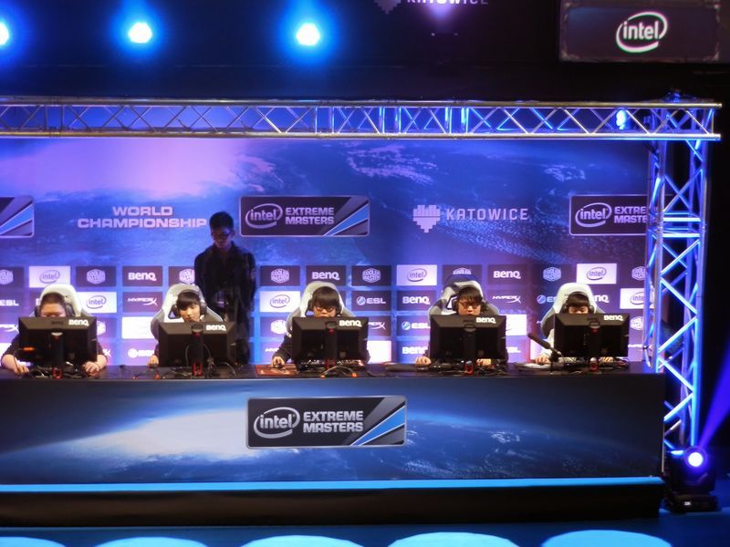 gracze podczas rozgrywek turniejowych na Intel Extreme Masters 2014